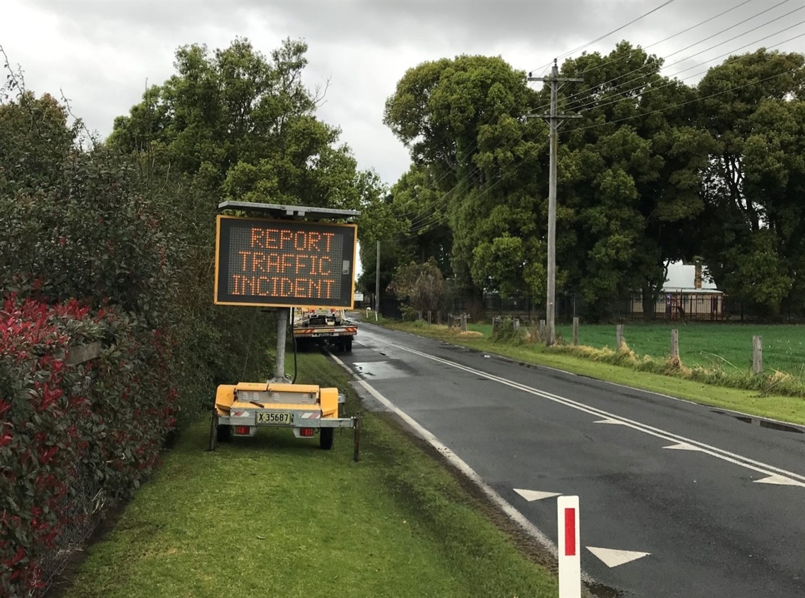 Electronic traffic sign