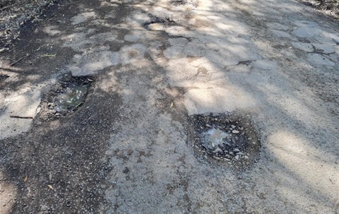 Potholes on Agars Lane, Berry