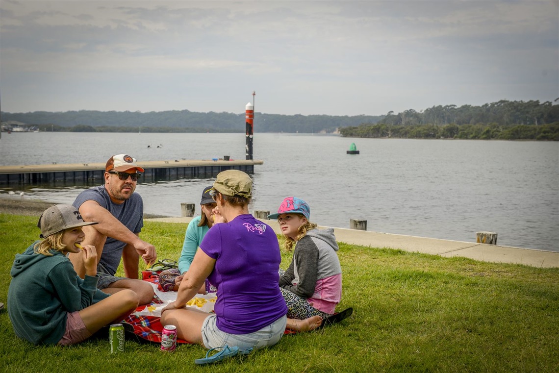 Sussex_Inlet-Lakehaven_Drive-_Sussex_Inlet_Jetty-April_2016_2.jpg