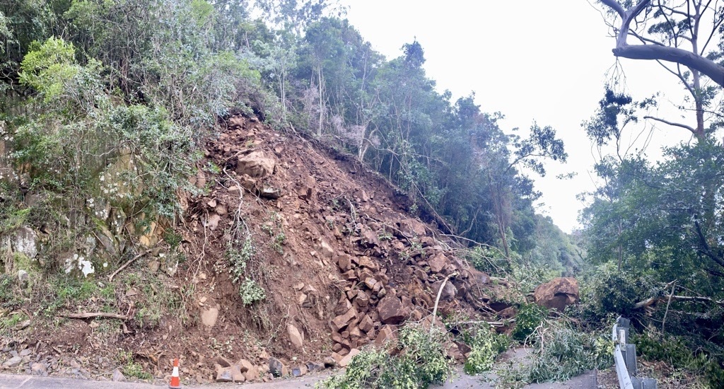 woodhill mountain rd landslip 140722.png