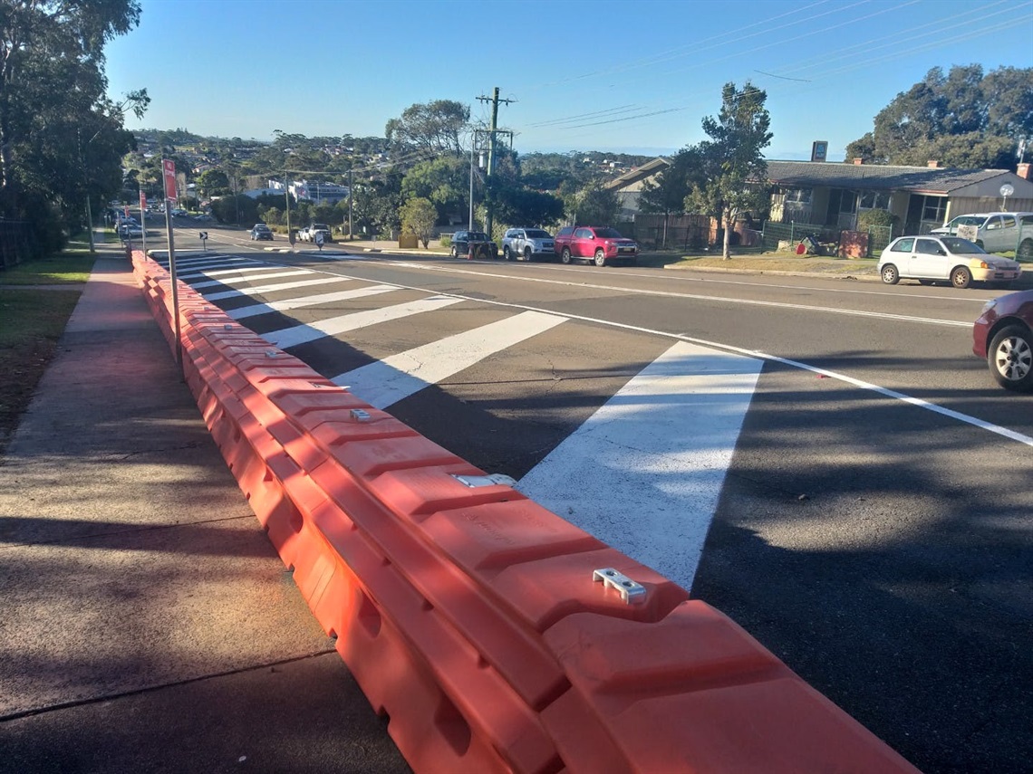 St_Vincent_Street_barriers_and_line_marking.jpg