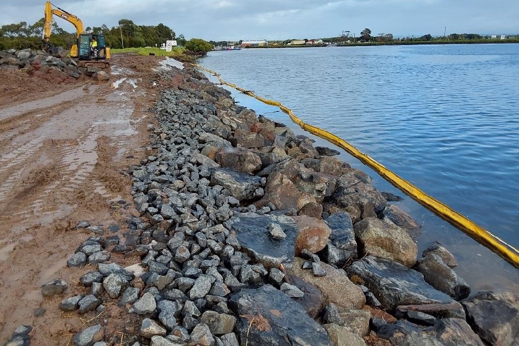 Levees - Comerong Island Rd 2 - Aaron - 4Jul24.jpg